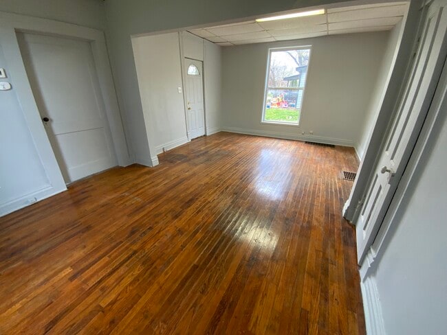 Building Photo - 708 Harmon St