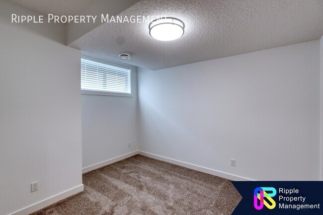 Photo du bâtiment - Modern 2 Beds, 1 Baths Basement/Lower | No...