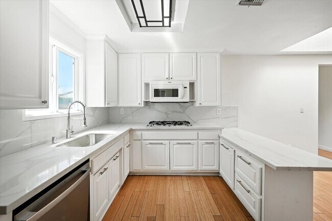 Foto del edificio - 8846 Laramie Ave