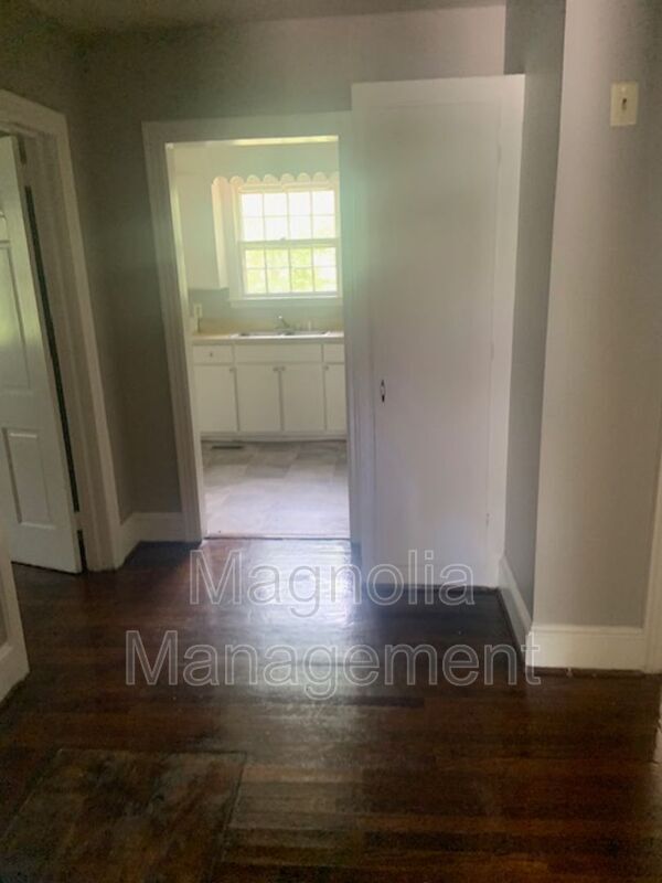Building Photo - 106 Snipes St