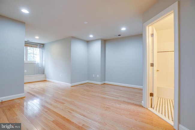 Foto del edificio - 7025 Little Leaf Linden Ln