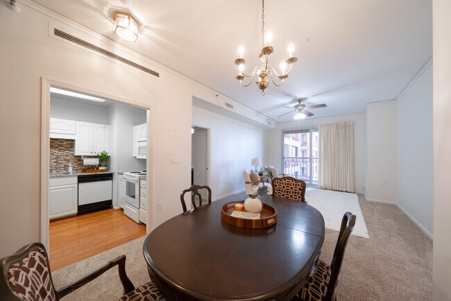 Foto del edificio - 1 Towers Park Ln