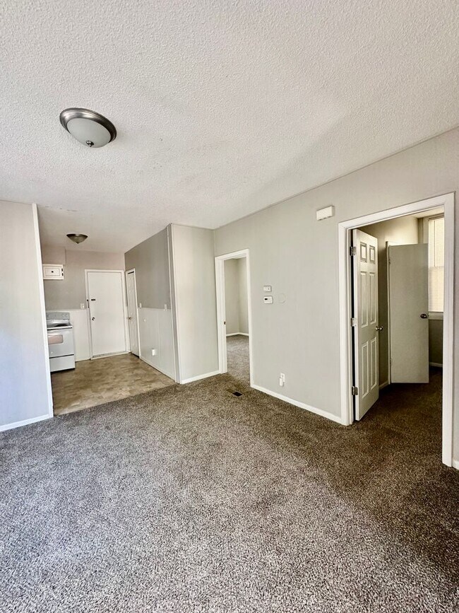 Building Photo - Cute 2 Bed 2 Bath Home for Rent.