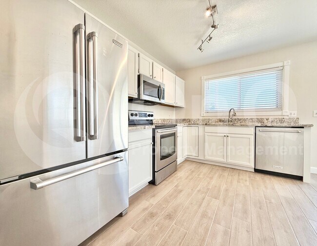 Building Photo - 537 S Danyell Dr