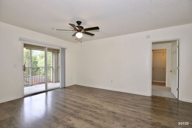 Building Photo - Beautiful 2/2 Condo Located in Crest at Wa...