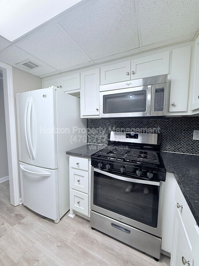Foto del edificio - 3730 Old Flowery Branch Rd
