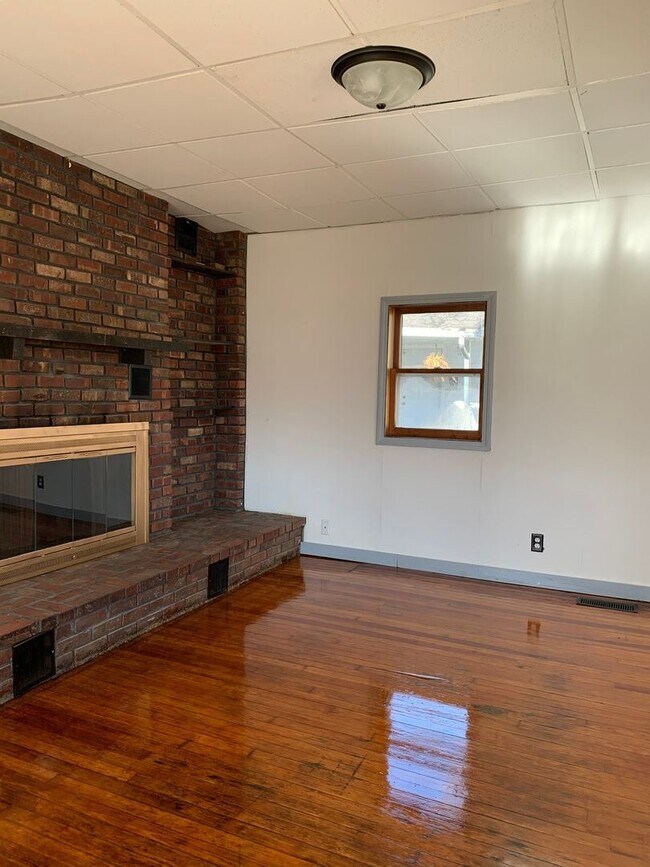 Building Photo - 335 S 16th St