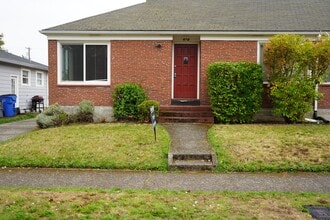 Building Photo - 614 Beech St