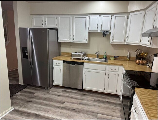 Foto del edificio - Spacious Townhome in Silver Spring