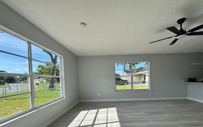 Building Photo - 32 Spring Loop Cir