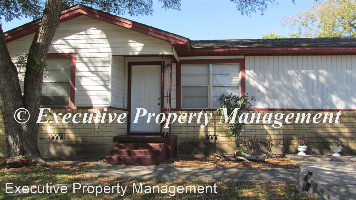 Foto principal - 3 br, 1.5 bath House - 1004 S. 21st Street