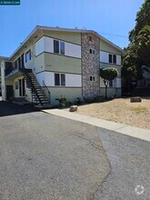 Building Photo - 2291 Cuadra Ct
