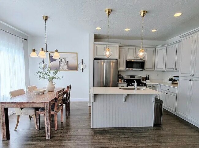 Foto del edificio - 651 N Pinebrook Rd