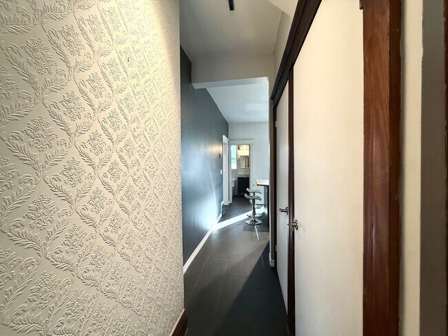 Photo du bâtiment - 12 Senator Ave