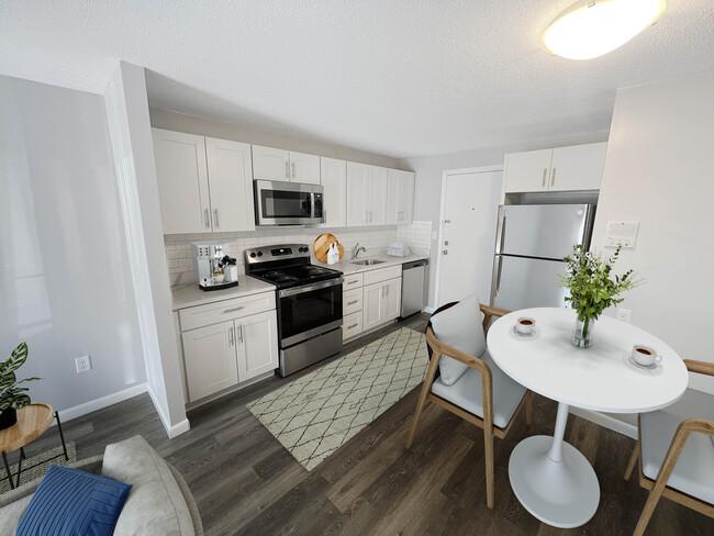 1 BR - Kitchen - Woodlands at Nashua