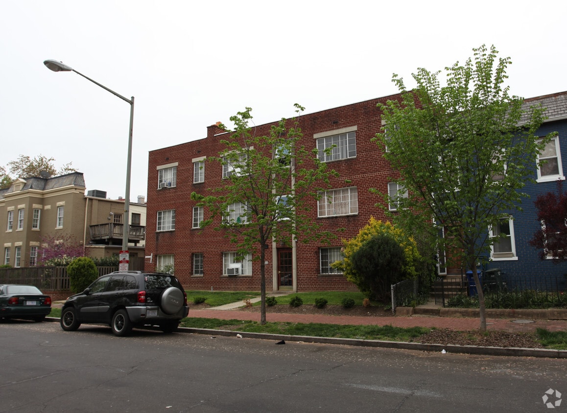 Building Photo - 714 11th St NE