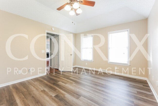 Building Photo - Beautiful 3 Bedroom with Backyard Deck!