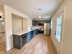 Building Photo - 2425 Himes Rd