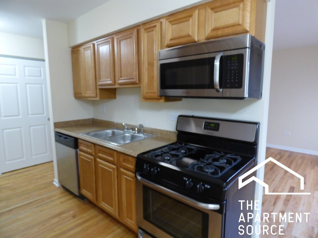 Primary Photo - 1626 W Estes Ave