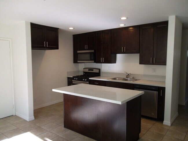 KITCHEN - 8692 Royer Cir
