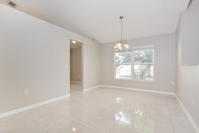 Foto del edificio - 1523 Golden Poppy Ct
