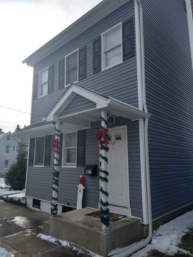 722 3rd St Unit 2, Catasauqua, PA 18032 722 3rd St Catasauqua, PA