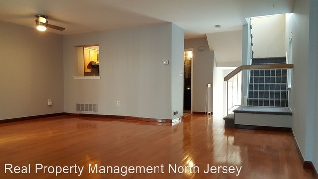 Building Photo - 19 Marina View Dr