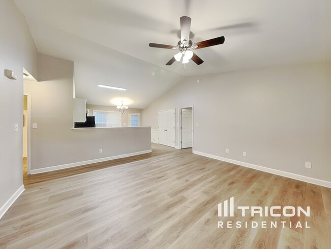 Foto del edificio - 639 Loch Lomond Cir