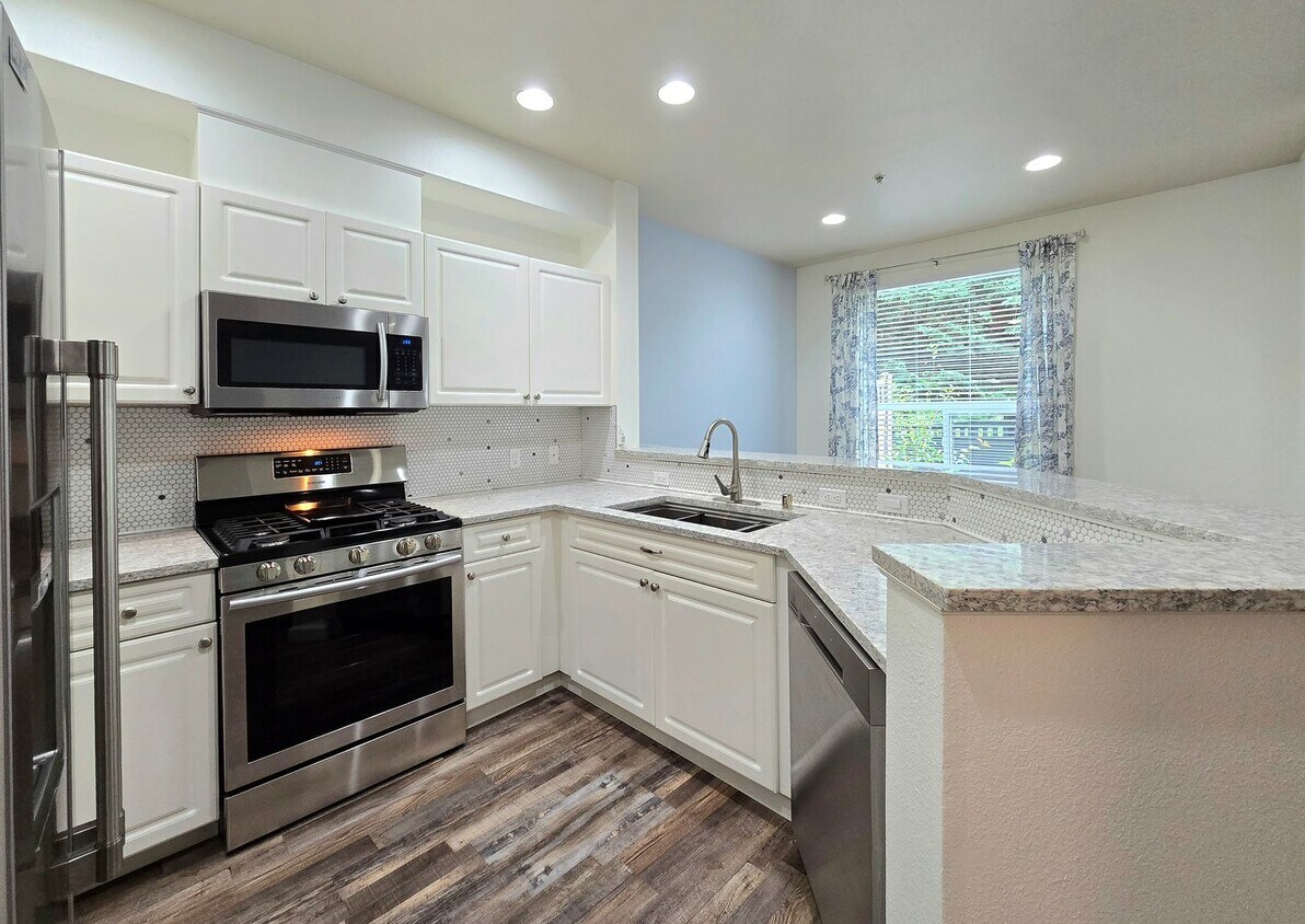Primary Photo - Condo in Gated Community 2 Bedroom Unit in...