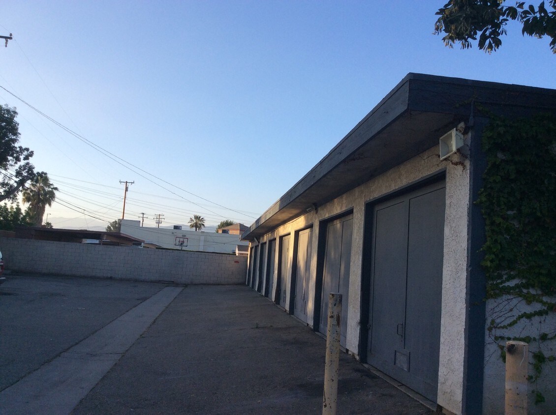 Building Photo - 12968 Yorba Ave