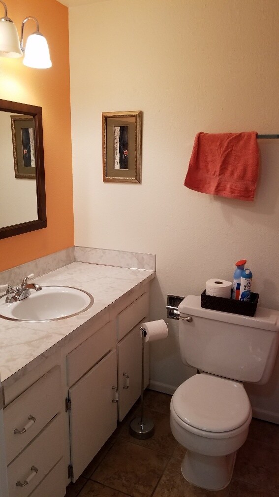Restroom - 949 N 35th St