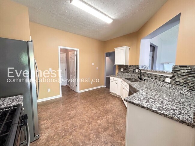 Foto del edificio - 729 Mountain Laurel Dr