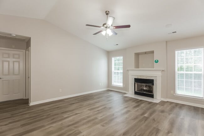 Foto del edificio - 1610 Royal Tree Ct