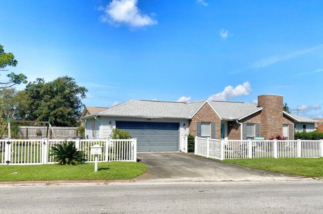 Building Photo - 4035 Woodridge Rd