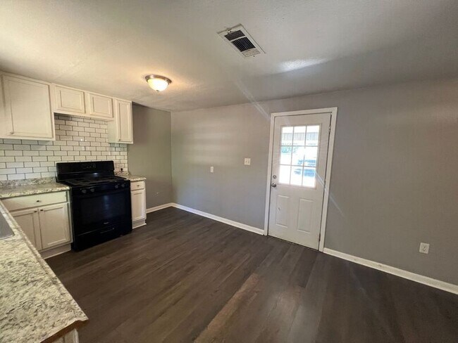 Building Photo - 513 Witts Dr