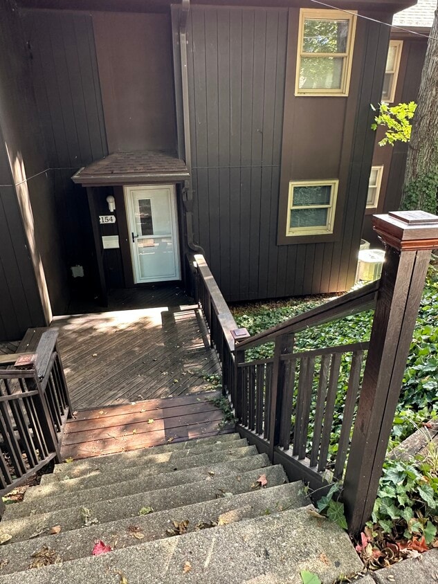 Private front door. - 2154 Willowgrove Ave