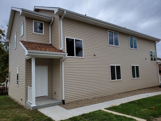 Photo - Spacious Three Bedroom! House