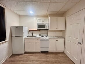 Building Photo - 152 Walnut St