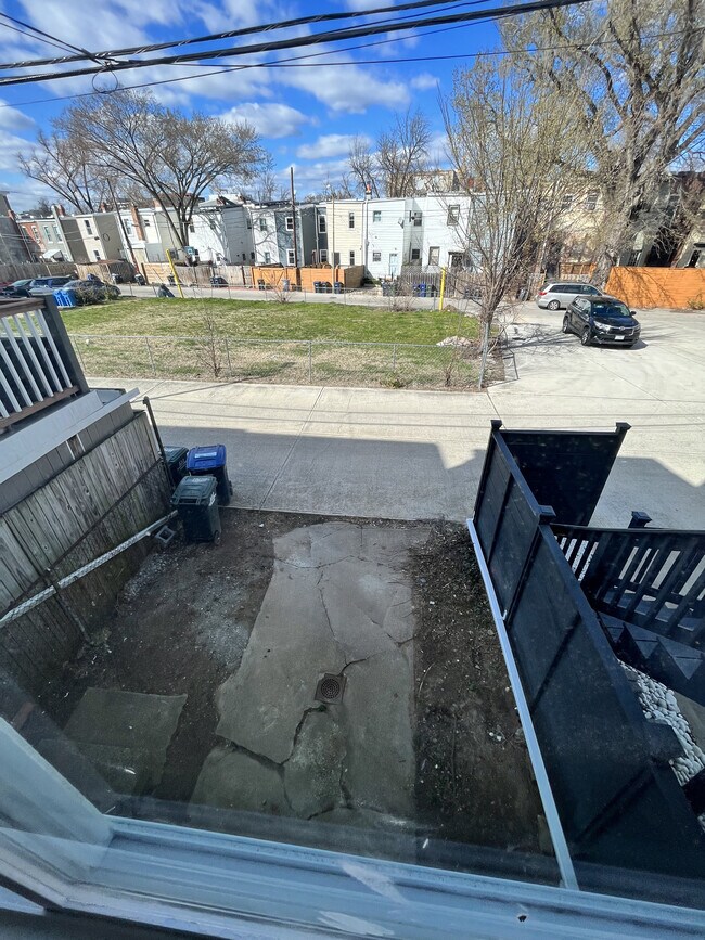 Building Photo - 1628 F St NE