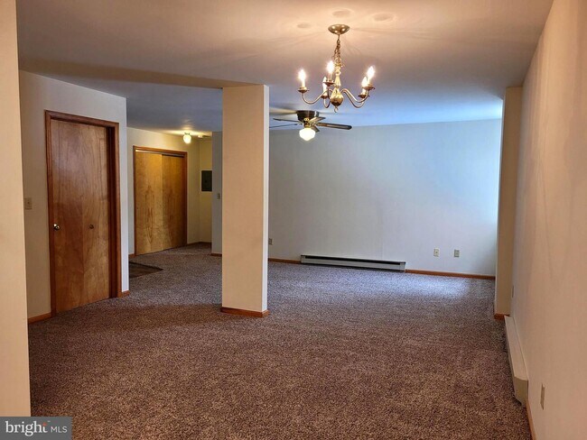 Foto del edificio - 21 N Main St