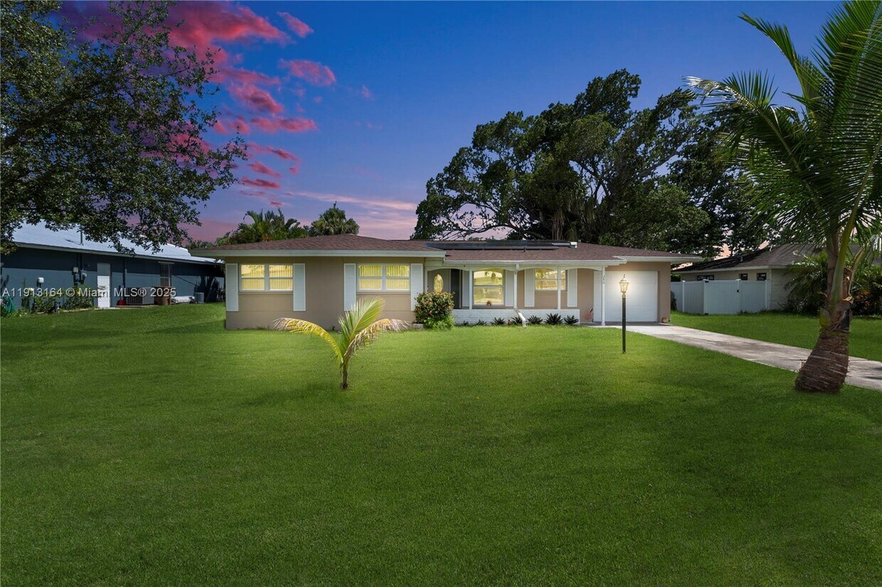 Foto principal - 246 SE 44th St