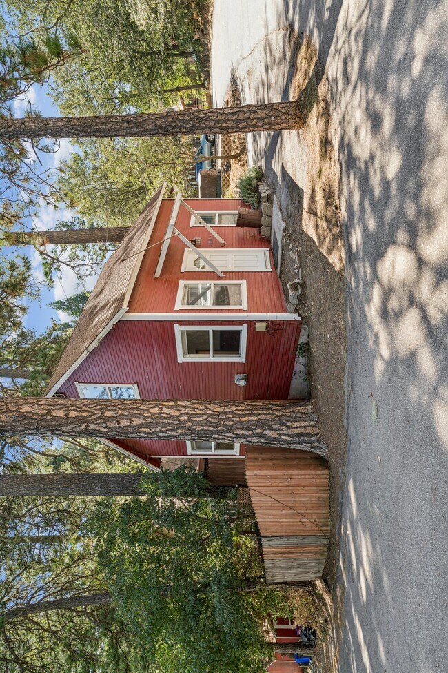 Foto del edificio - 22900 Redwood Way