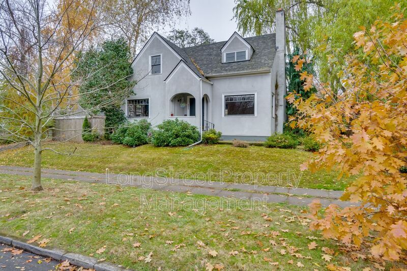 Primary Photo - 806 NE Knott St