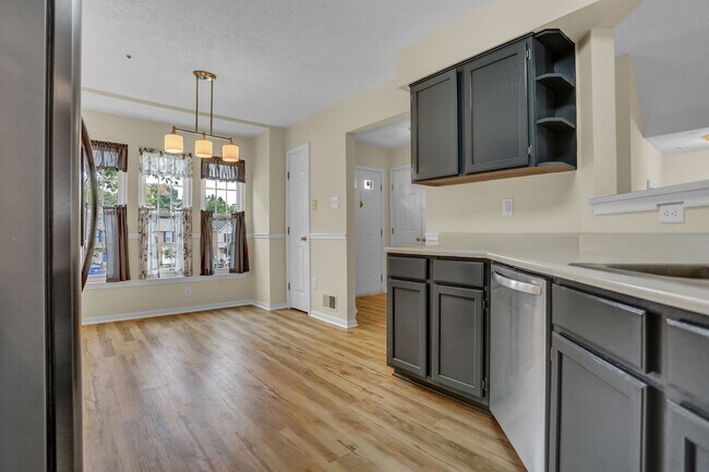 Foto del edificio - Spacious 4BR Home on Cul-de-Sac with Finis...