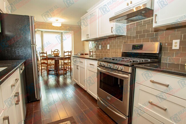 Foto del edificio - 521 Darby Glen Ln