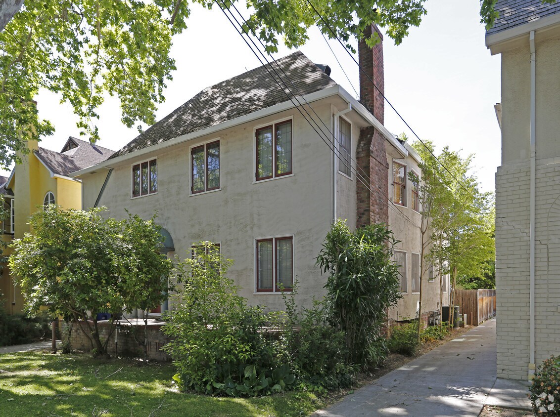 Building Photo - 3408 I St