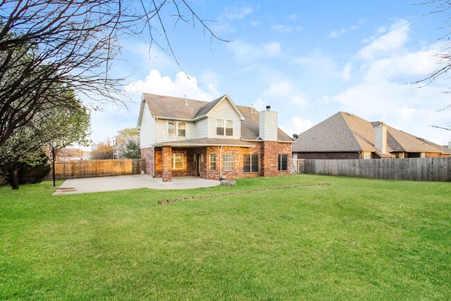 Building Photo - 820 N Willow Ave