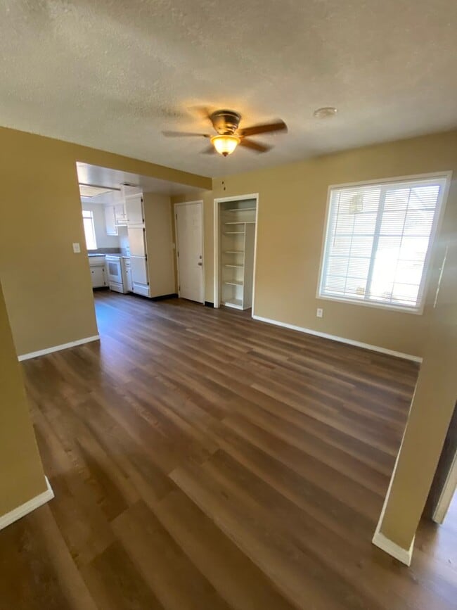 Foto del edificio - 4601 Glengary Pl