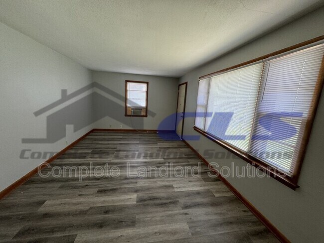 Building Photo - 731 View Ave
