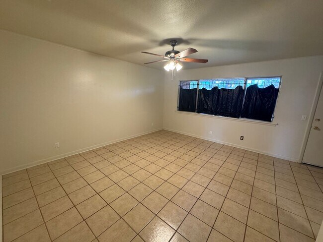 Building Photo - Perfect Family Home